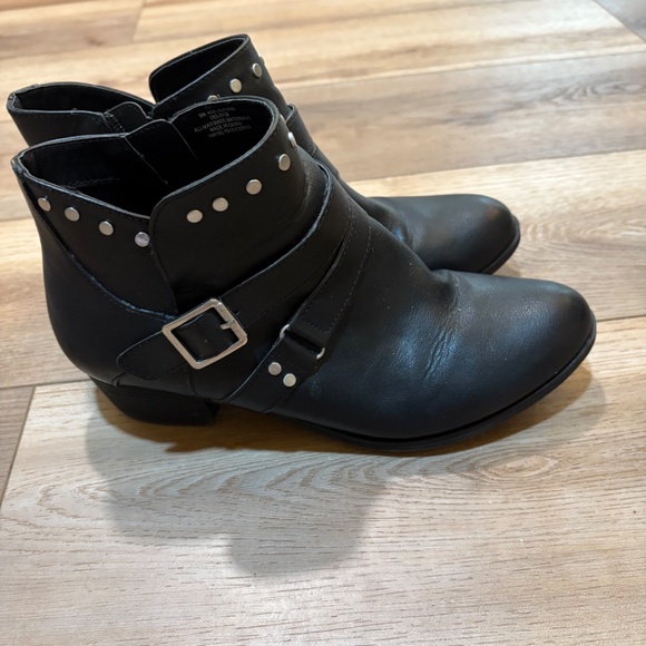 ANA zippered half boot black size 9M - Picture 2 of 4